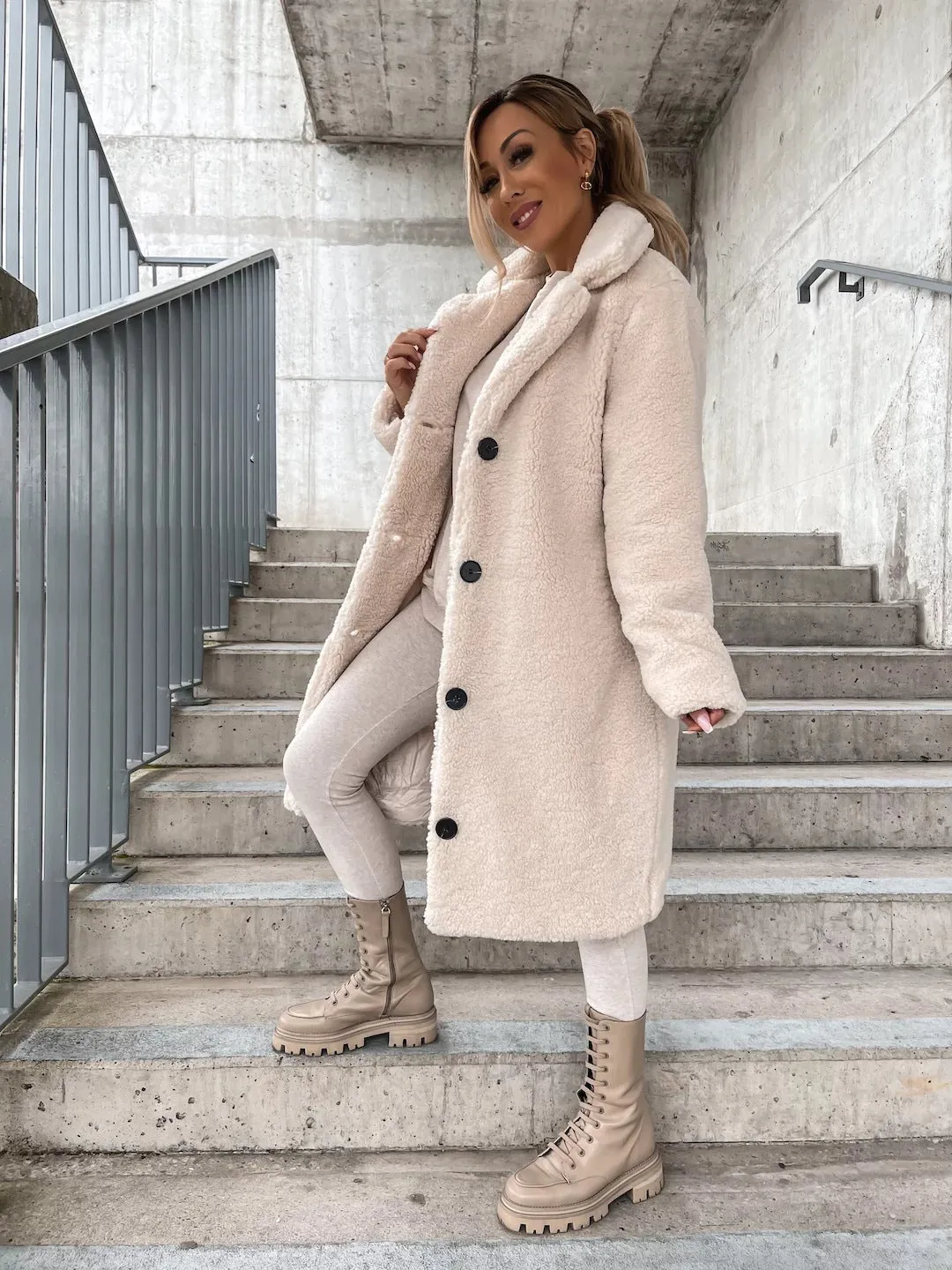 Luana - Fluffy Teddy Jacket